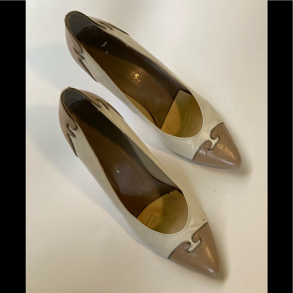 Showoffs, 11M, wht/beige society pumps, $35.